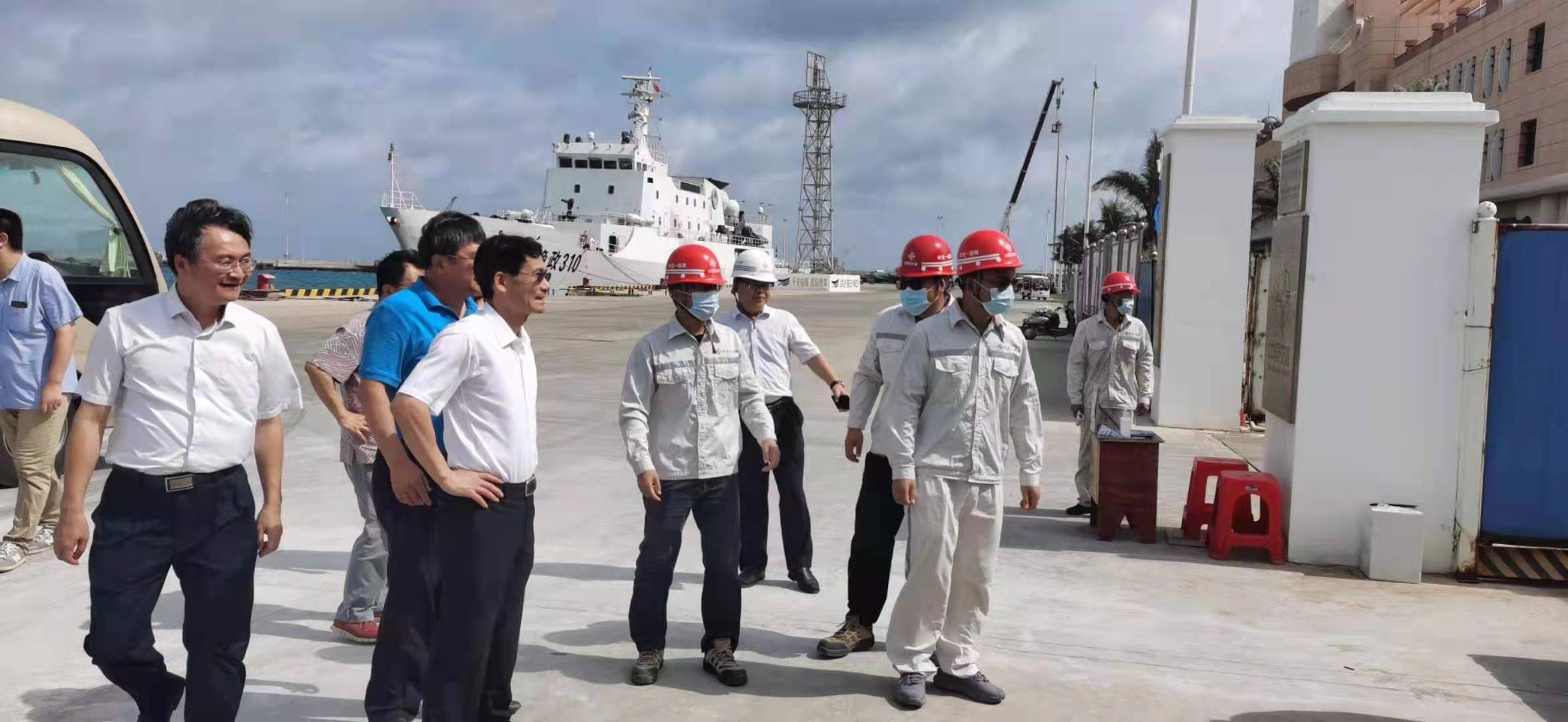 海南省省委常委、常務副省長沈丹陽蒞臨馳大建筑工程有限公司承接的三沙主權廣場調研指導